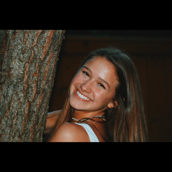 Meet your Posher, Lillian - Picture 1 of 1